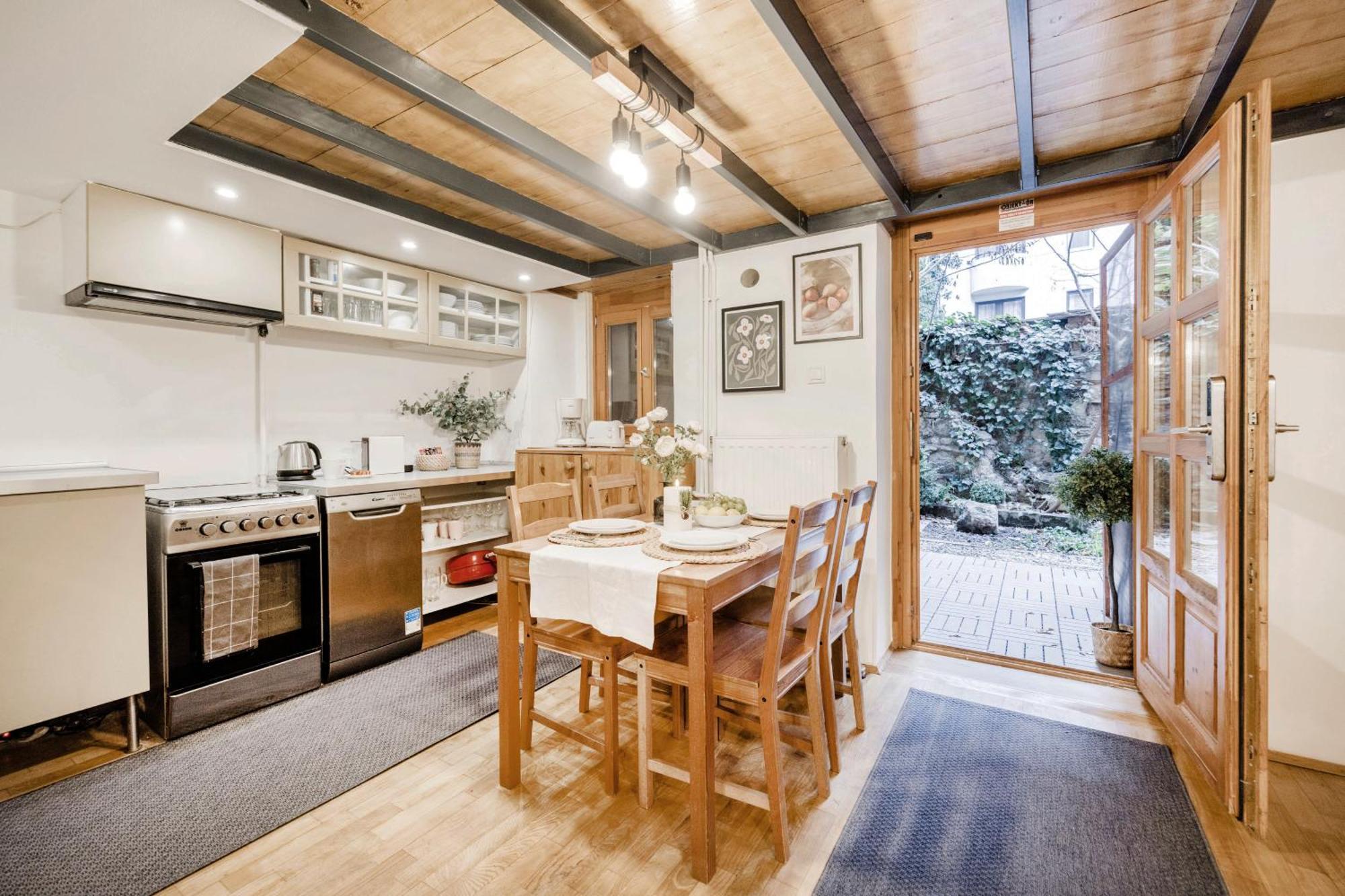 Wellness Wonderland: Garden, Sauna, Jacuzzi In Cbd Boedapest Buitenkant foto
