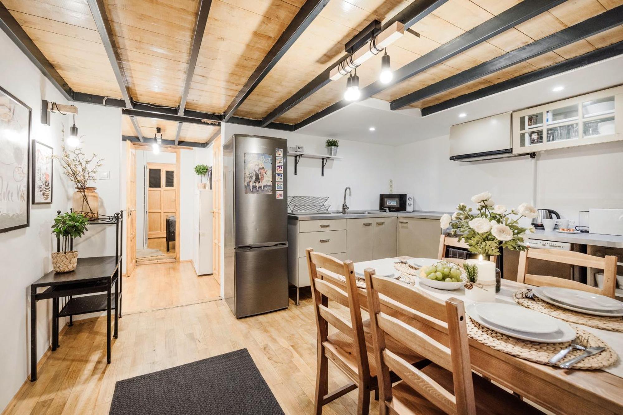 Wellness Wonderland: Garden, Sauna, Jacuzzi In Cbd Boedapest Buitenkant foto