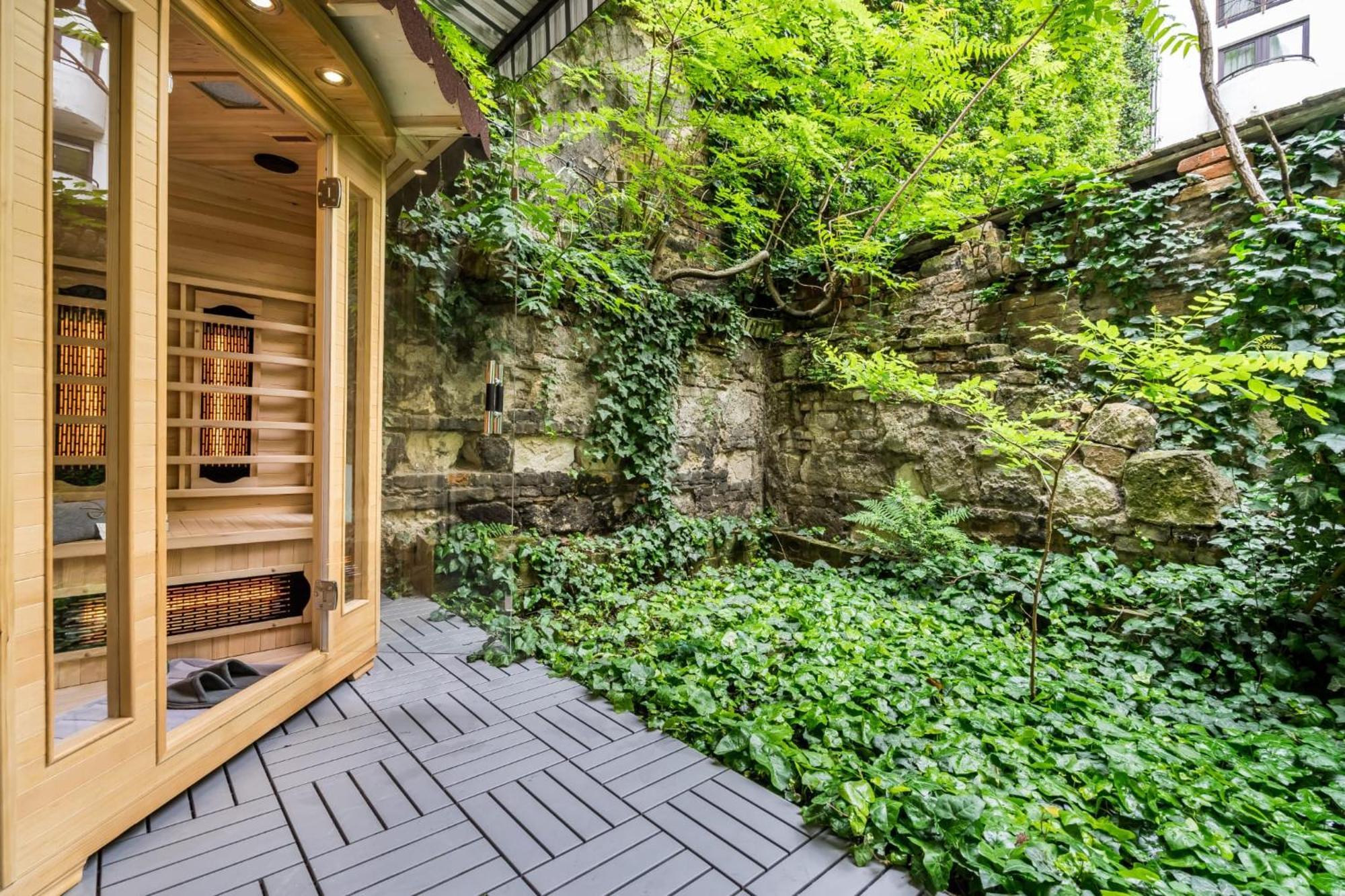 Wellness Wonderland: Garden, Sauna, Jacuzzi In Cbd Boedapest Buitenkant foto