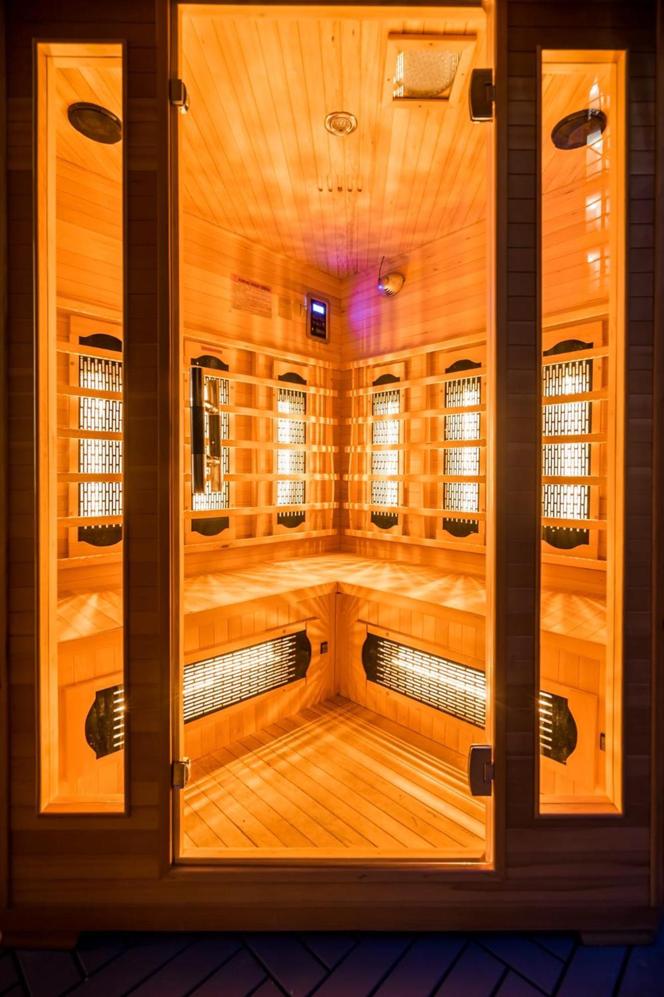 Wellness Wonderland: Garden, Sauna, Jacuzzi In Cbd Boedapest Buitenkant foto