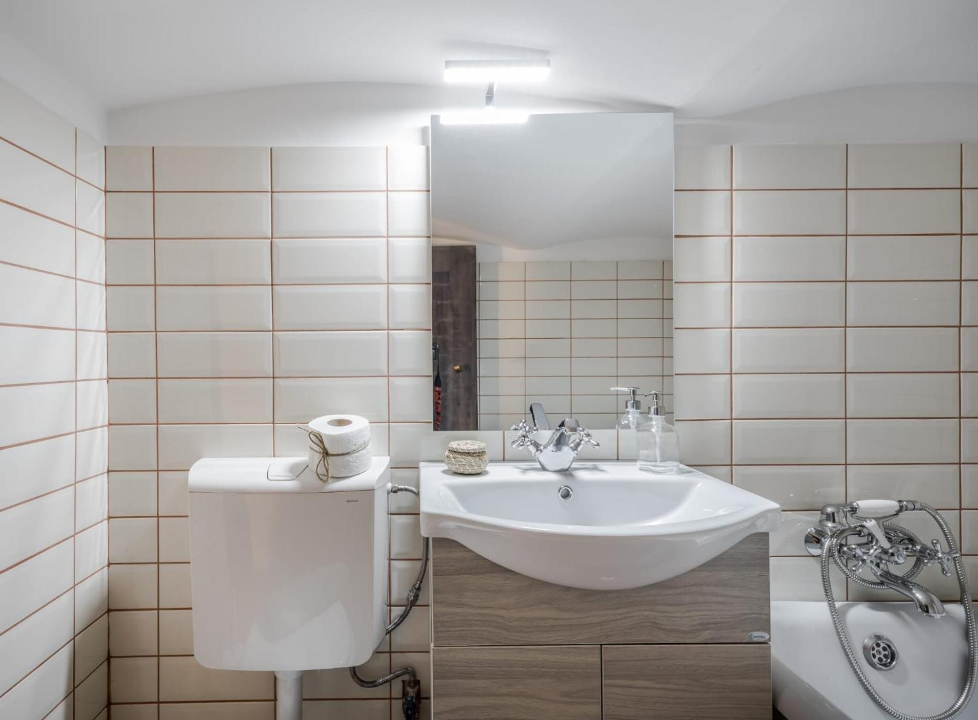 Wellness Wonderland: Garden, Sauna, Jacuzzi In Cbd Boedapest Buitenkant foto