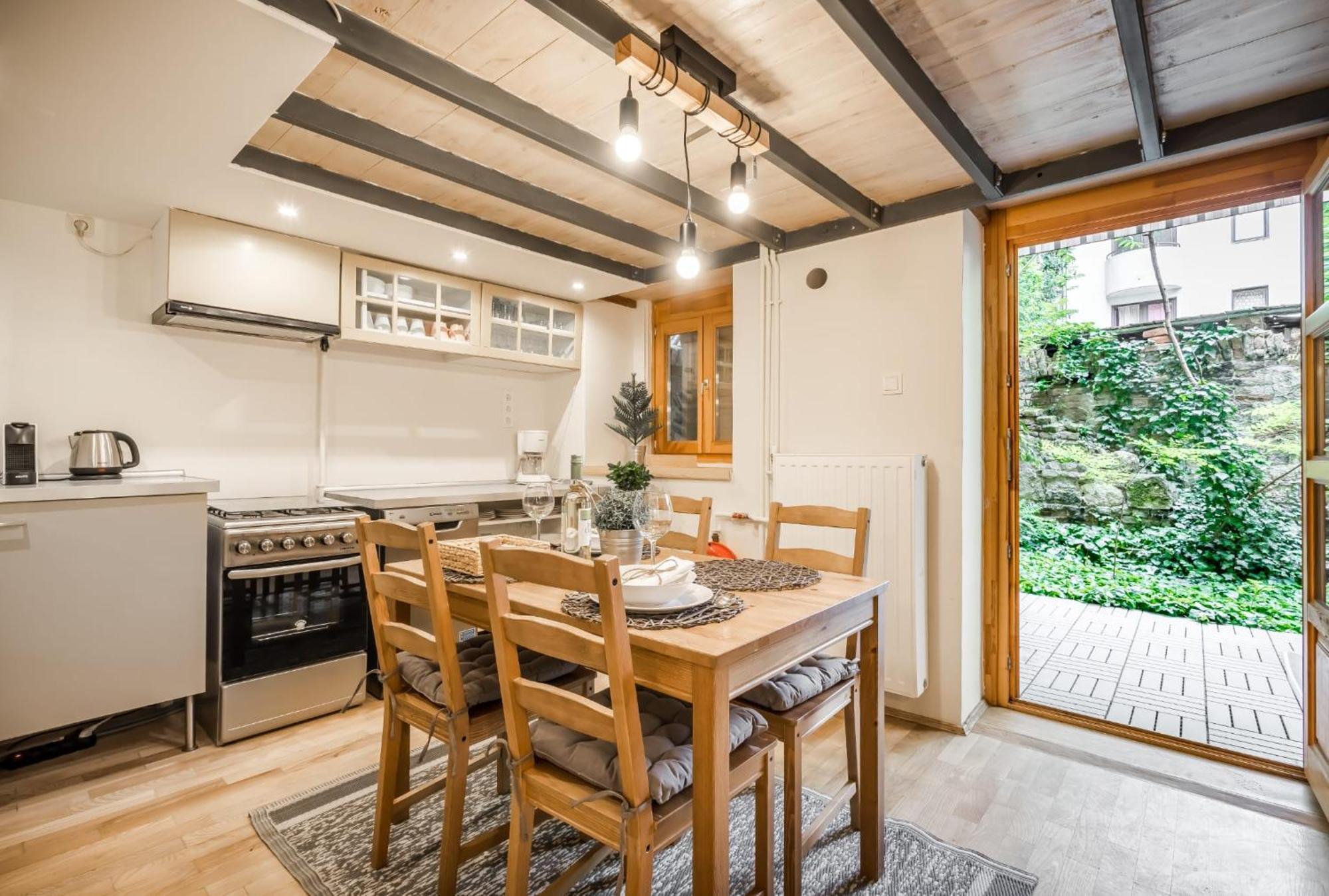 Wellness Wonderland: Garden, Sauna, Jacuzzi In Cbd Boedapest Buitenkant foto
